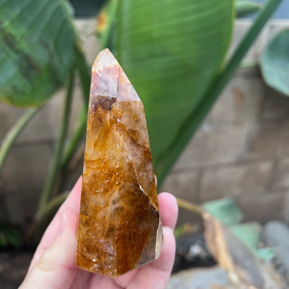 Golden Healer Crystal Tower - Picture 5 of 12